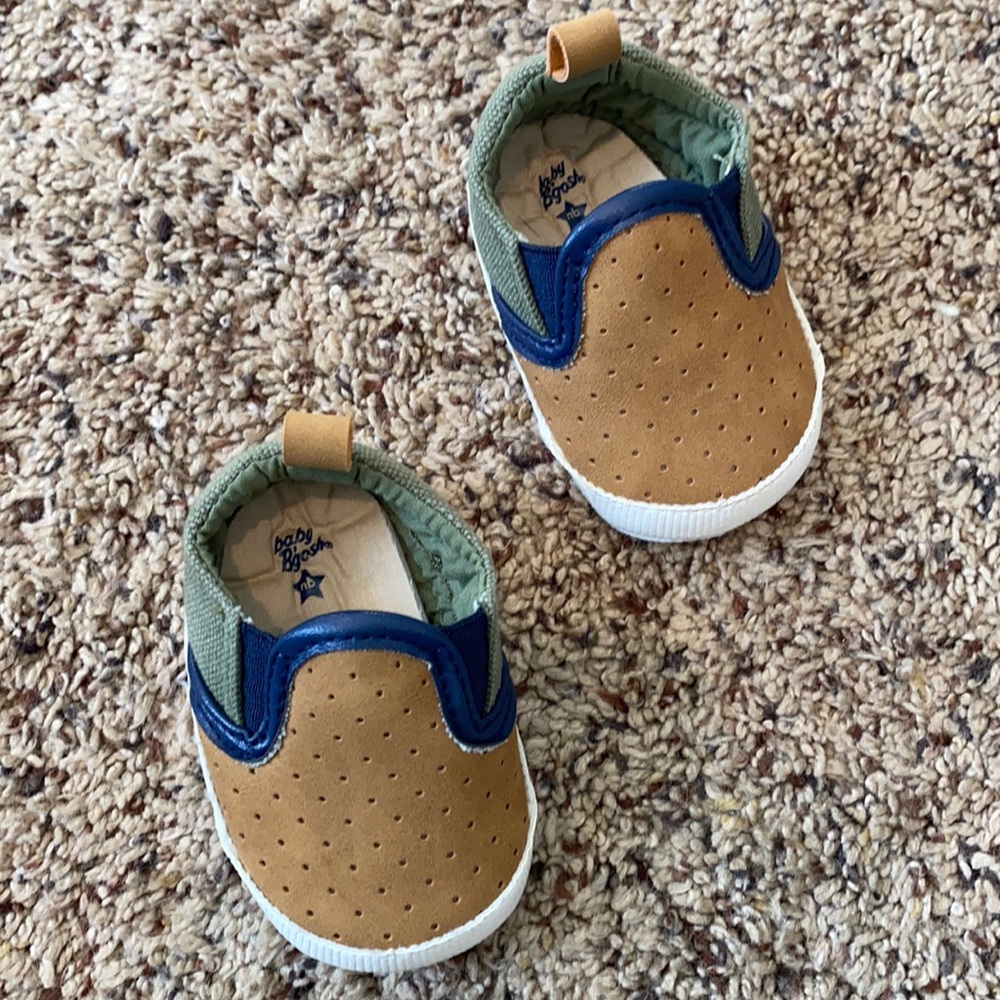 OshKosh newborn baby shoes